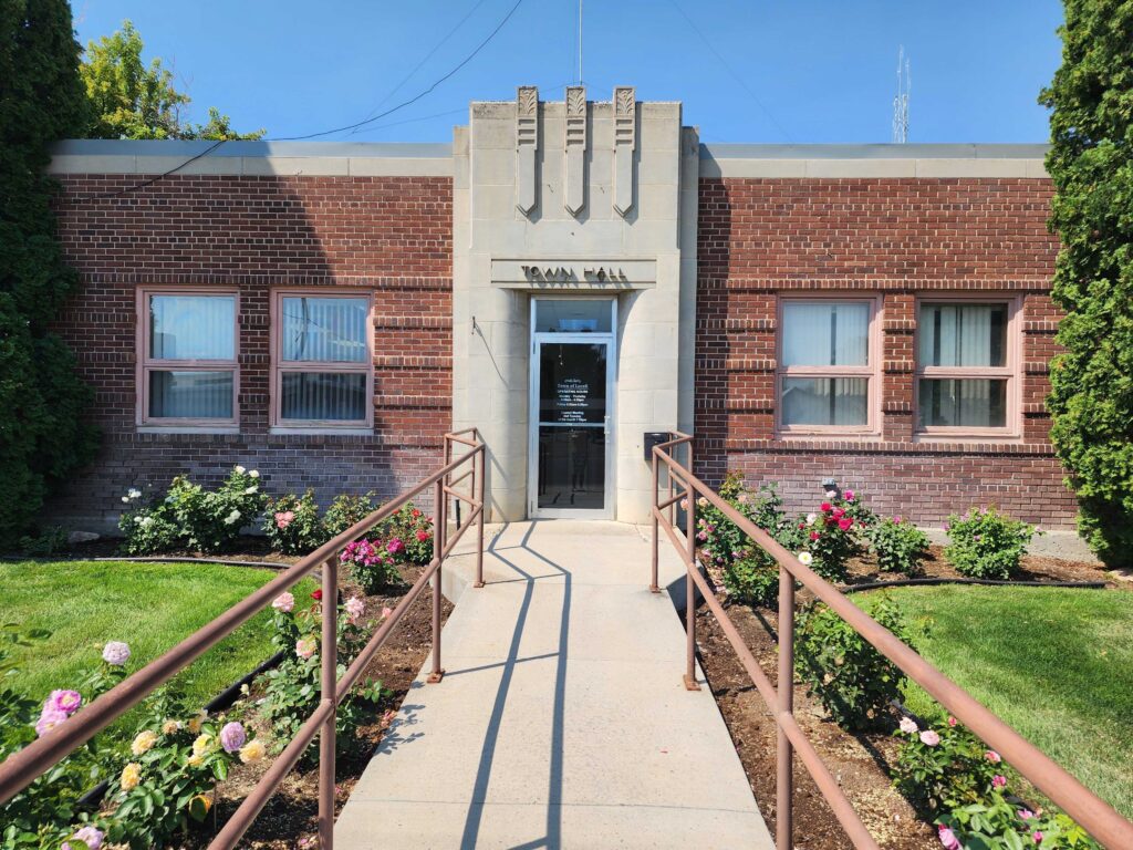 Front view of Lovell Town Hall